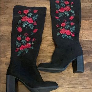 Black boots with embroidered floral, EUC. Cute with a denim skirt or any outfit.